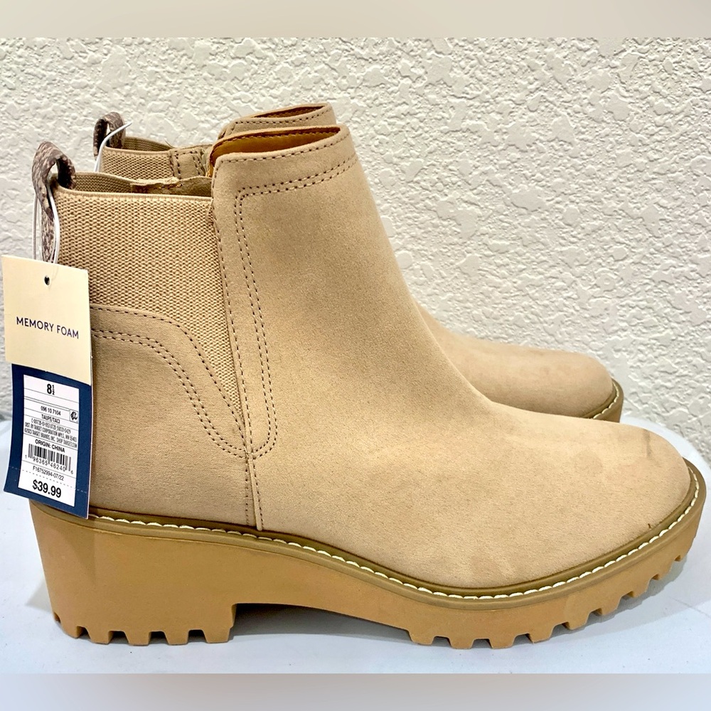 NWT Universal Thread size 8.5 chunky sole ankle booties
